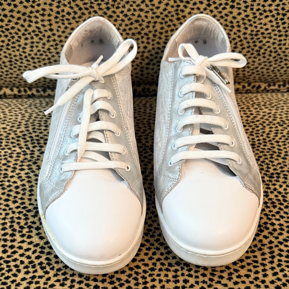 David Tate Eletha Sneakers - size 9 extra wide